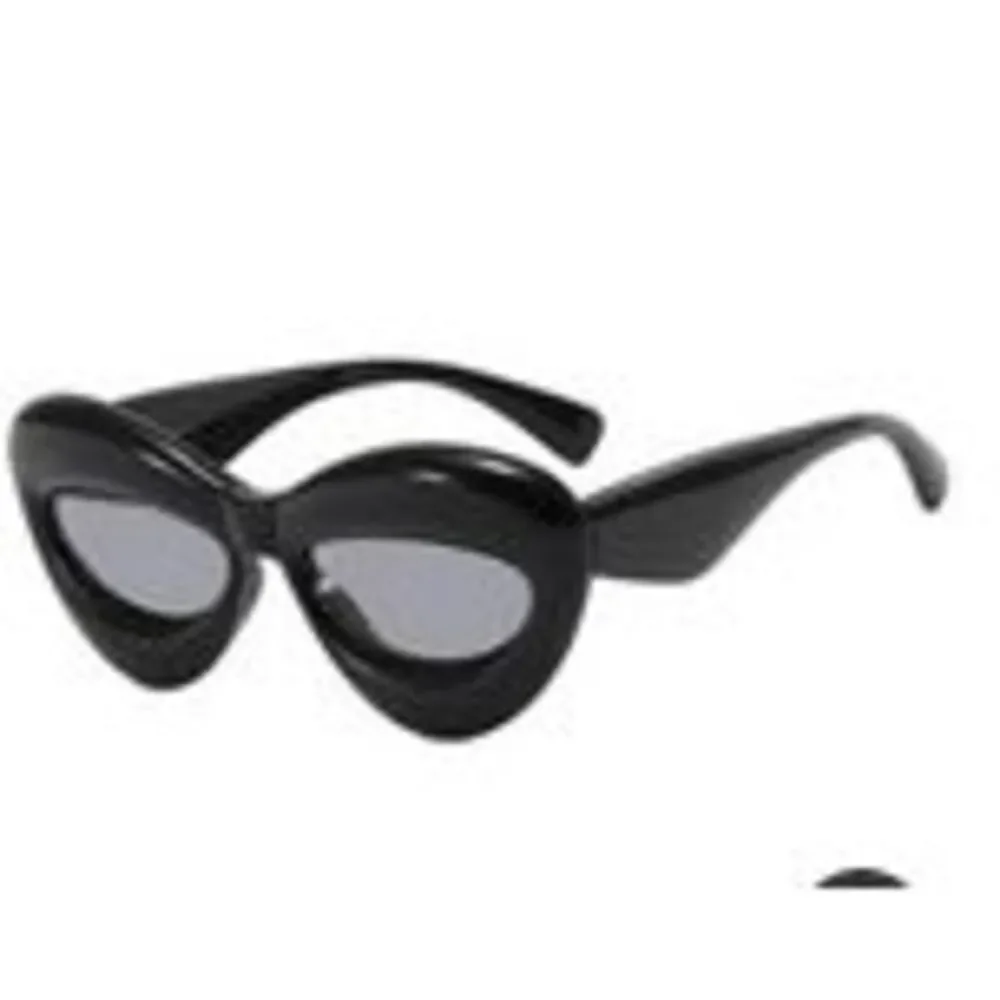 NWOT Puffy Sungalsses - Black